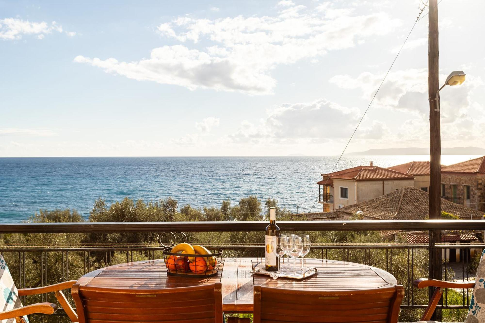 Sunset Serenity - Kardamili Seaside Getaway Bagian luar foto